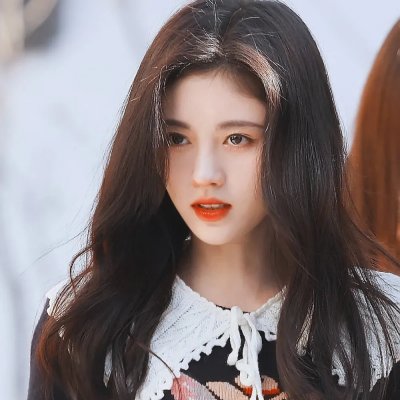 有色彩的女子